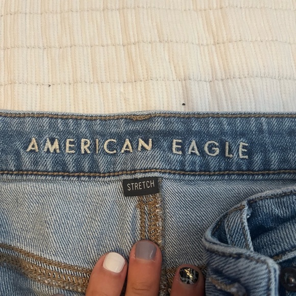 American Eagle High Waisted Mom jeans. Size 2. No flaws - Picture 4 of 6